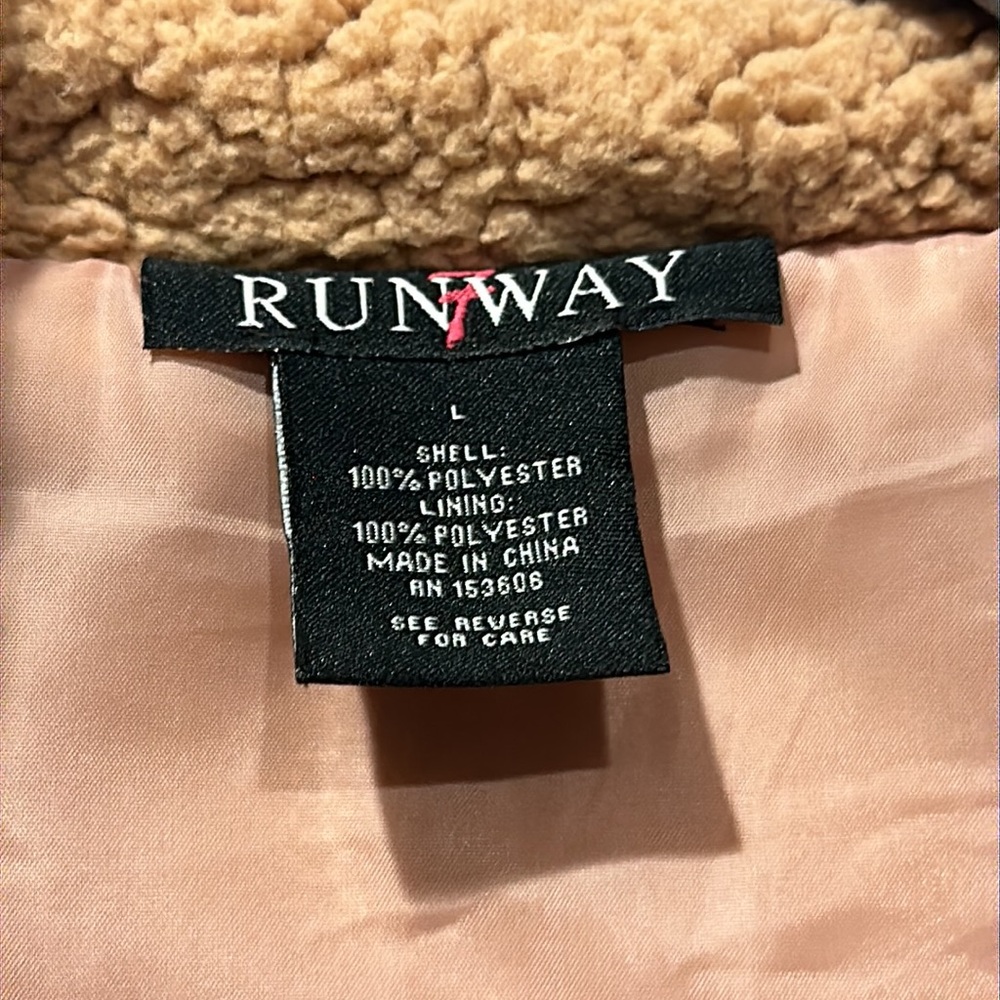 Shorter, fluffy pink jacket - Picture 2 of 2